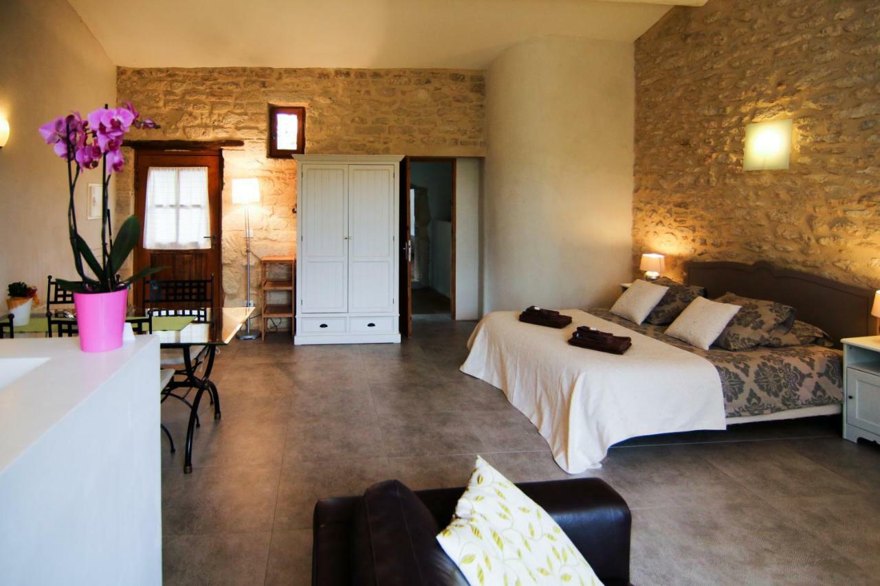 Mas De La Rivoire B&B Villevieille Bagian luar foto