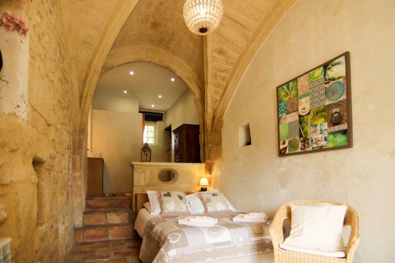 Mas De La Rivoire B&B Villevieille Bagian luar foto